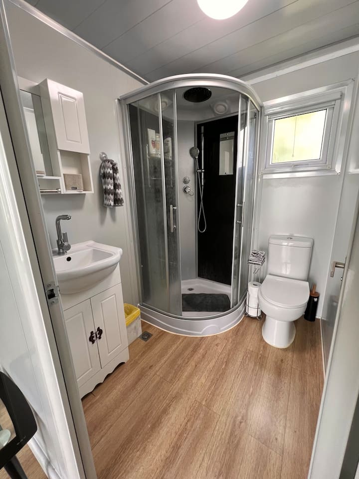K68 Off-Grid Tiny Home With 2 Bedrooms, Kitchen & Bathroom (400 sq ft) - Image 6